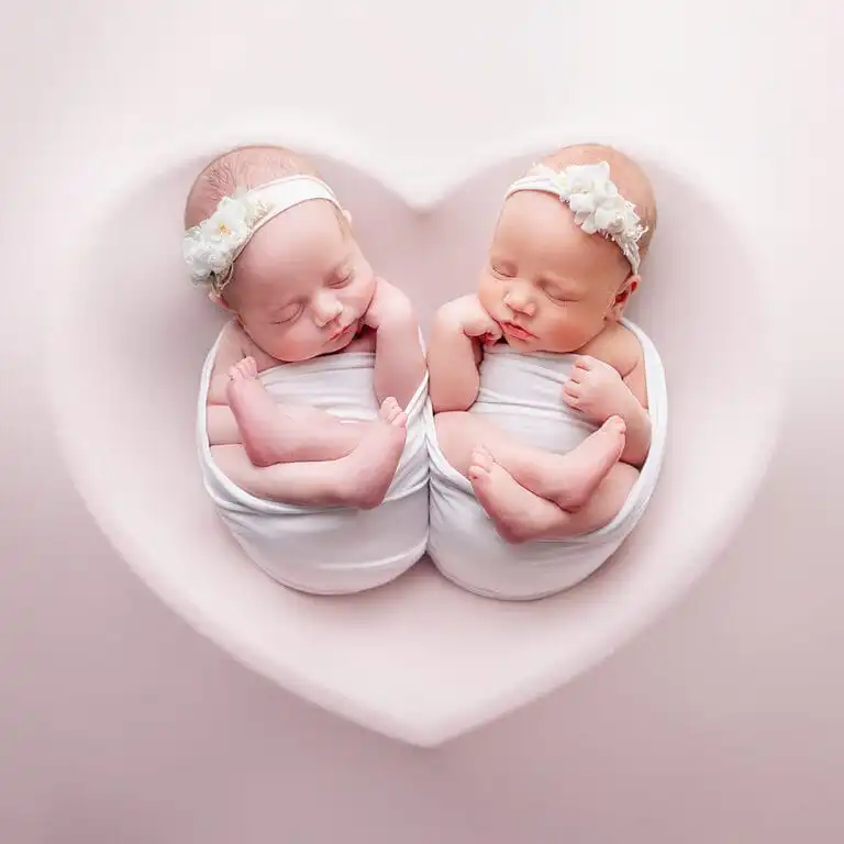 dvojčátka v srdci, foto newborn